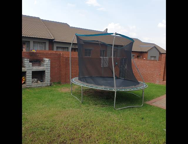 2 BEDROOM SECTIONAL TITLE FOR SALE IN MONAVONI